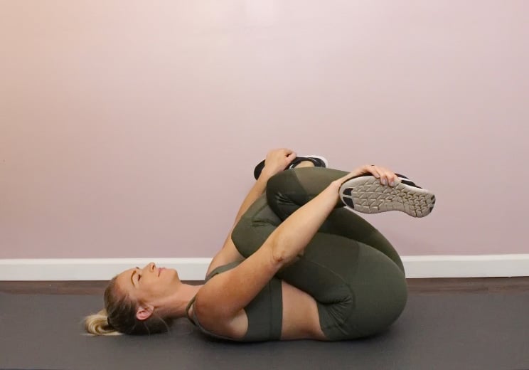If You Have Tight Hips, These 9 Easy Glute Stretches Will Feel Amazing