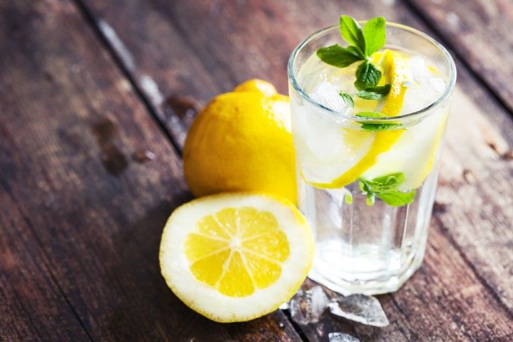 lemon in water