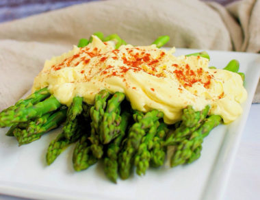 Blanch some asparagus and blend up your favorite brunchy sauce in this 10-minute recipe. Skip the whisk and make your hollandaise in a blender.