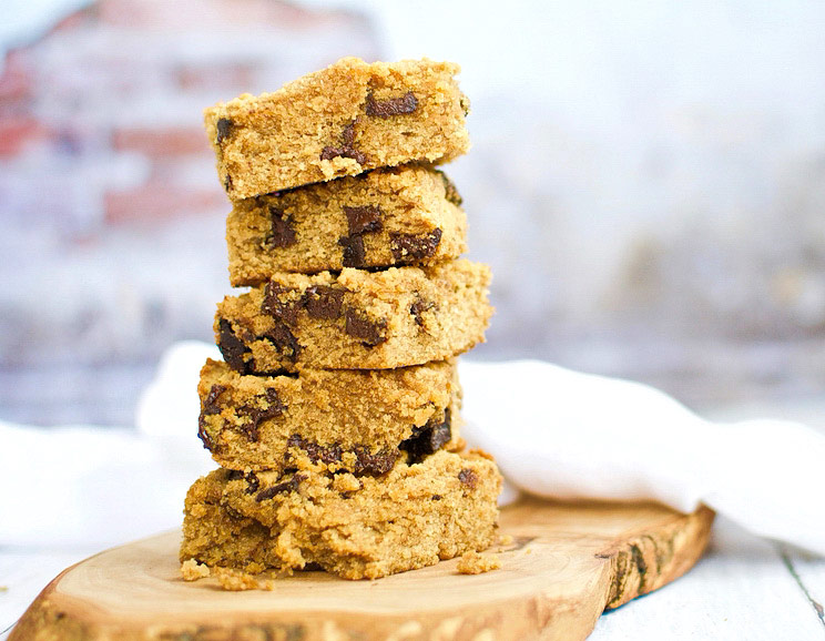 Indulge both your cookie and cake cravings with these chocolate chip-studded coconut flour cookie bars.