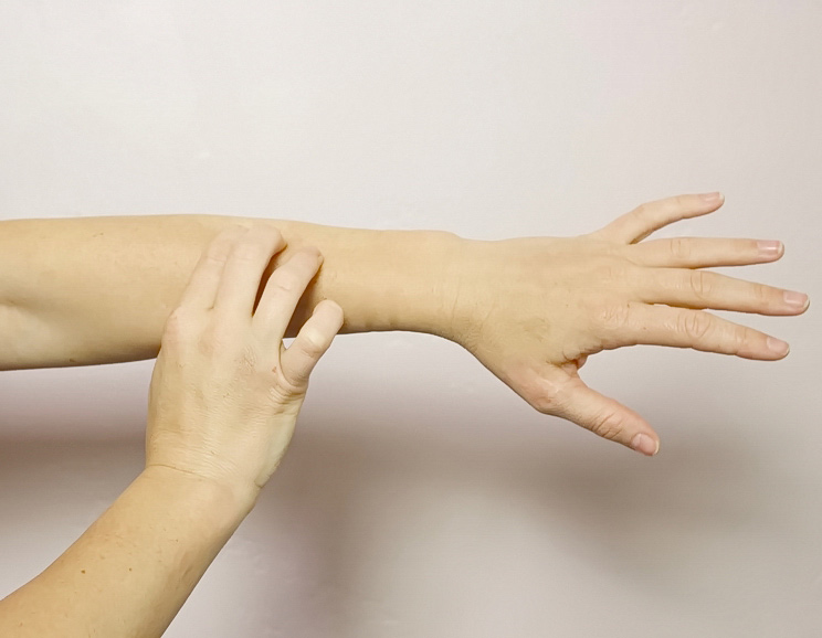 Try these soothing wrist stretches to counteract a long day of typing and texting. Perform these stretches once or twice per day to keep tendonitis away.