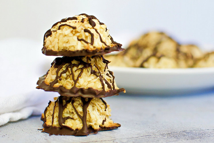 IN-ARTICLE-Dark-Chocolate-Peppermint-Coconut-Macaroons.jpg