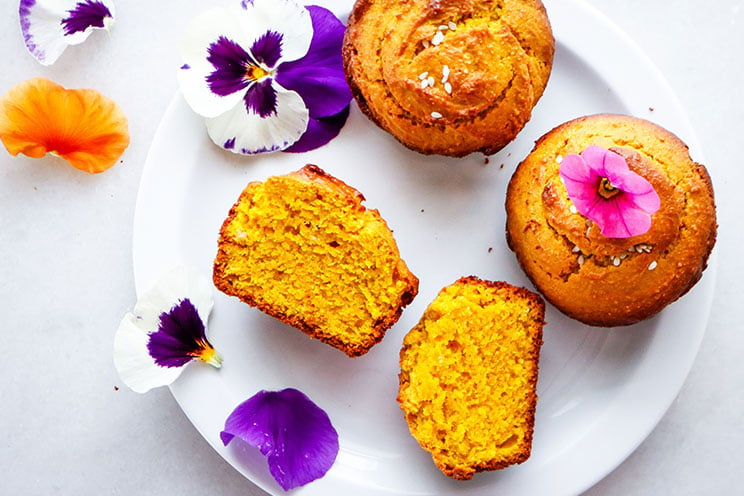 SCHEMA-PHOTO-Fluffy-Golden-Turmeric-Cakes-Sfouf.jpg