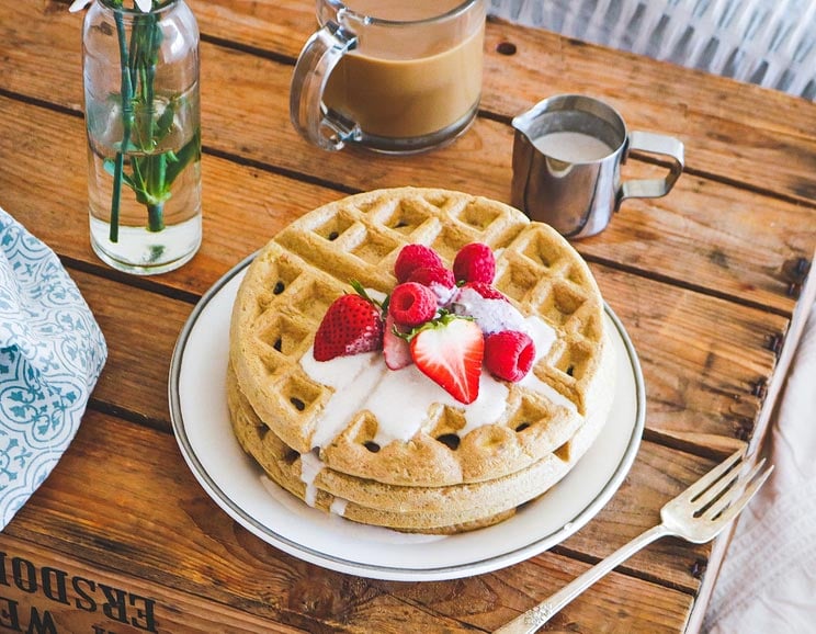 Deze keto wafels in Belgische stijl zijn net zo bevredigend als de traditionele versie, zonder de koolhydraten en suiker!