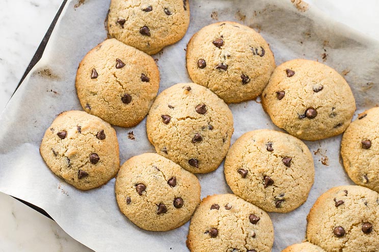 SCHEMA-PHOTO-The-BEST-Keto-Chocolate-Chip-Cookies.jpg