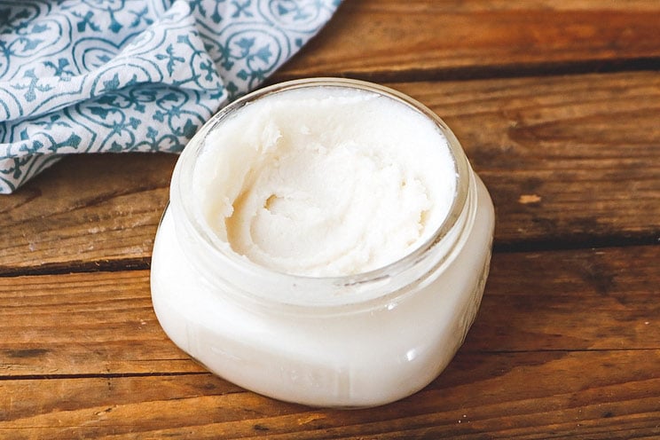 IN-ARTICLE-How-to-Make-Healthy-Coconut-Butter.jpg