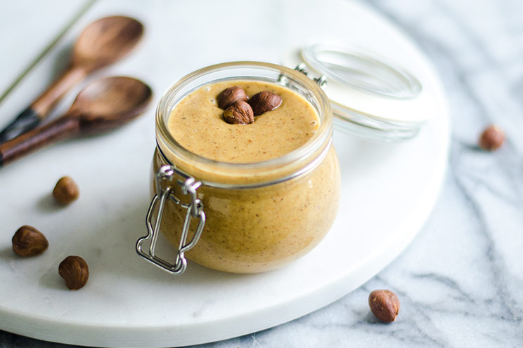 SCHEMA-PHOTO-DIY-Hazelnut-Butter-Roasted-Hazelnut-Butter-Recipe.jpg