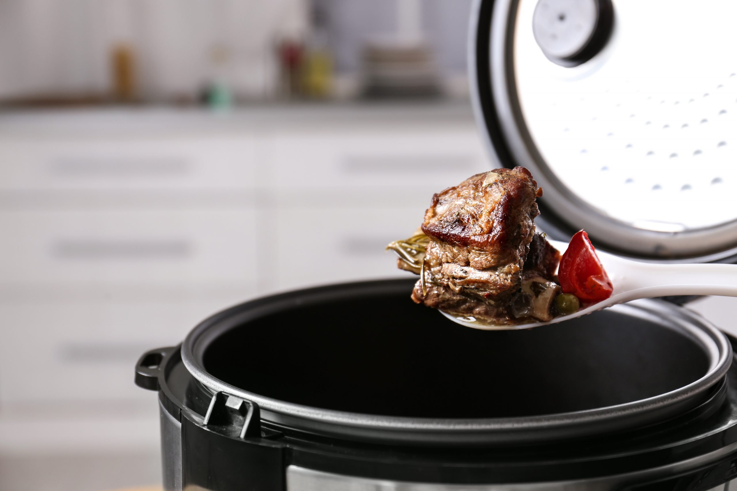 Instant Pot vs. Slow Cooker - the Difference and Which is Better 2